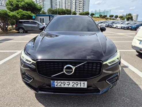 Volvo XC60 T8 R-Design — пробег 128 000 км — фото 1 из 5