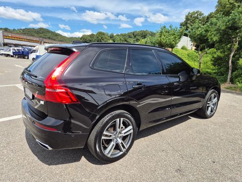Volvo XC60 T8 R-Design — пробег 128 000 км — фото 4 из 5