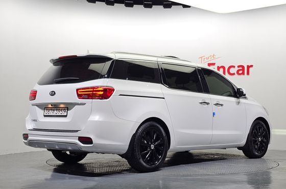 Kia Carnival 9-Seater Prstige — пробег 95 597 км — фото 2 из 5