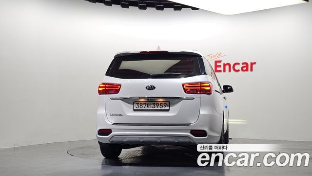 Kia Carnival из Кореи Encar