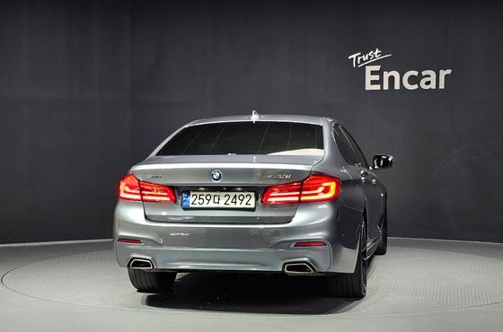 BMW 5-Series 520d xDrive M Sport Package Plus — пробег 185 625 км — фото 4 из 5
