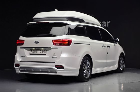 Kia Carnival 9-Seater Hi-Limousine Noblesse Special — пробег 80 857 км — фото 2 из 5