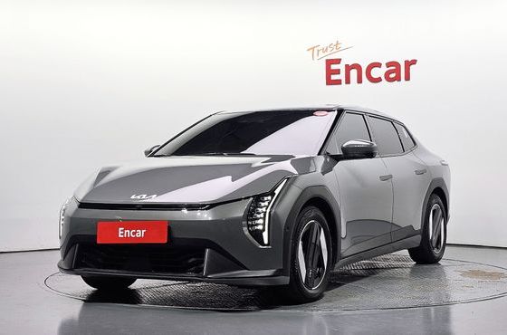 Kia EV4 Long Range 2WD Earth — пробег 27 352 км — фото 1 из 5