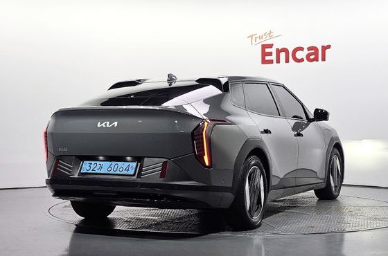 Kia EV4 Long Range 2WD Earth — пробег 27 352 км — фото 2 из 5