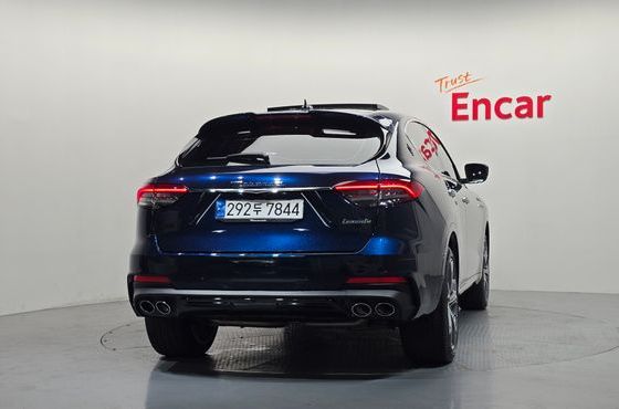 Maserati Levante 3.0 S AWD Modena — пробег 4 775 км — фото 4 из 5