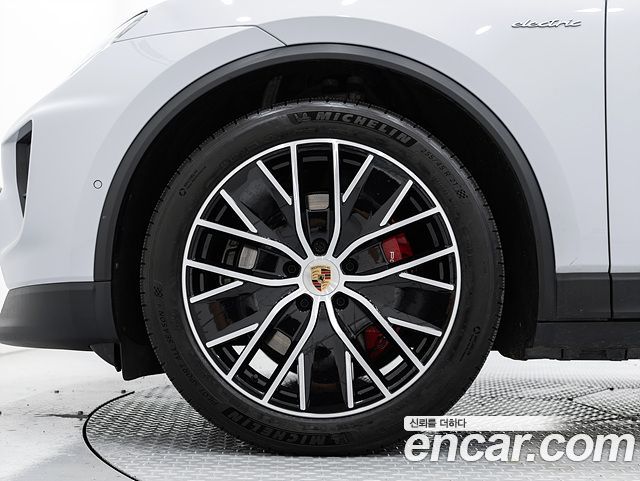 Porsche Macan 4S — пробег 17 570 км — фото 5 из 5