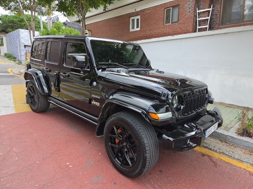 Jeep Wrangler 2.0 Sahara Power Top 4Door 4xe — пробег 12 900 км — фото 2 из 5