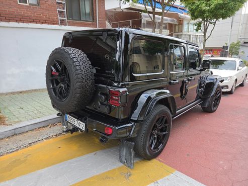 Jeep Wrangler 2.0 Sahara Power Top 4Door 4xe — пробег 12 900 км — фото 3 из 5