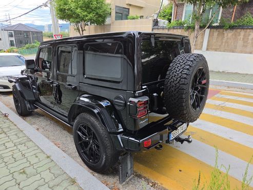 Jeep Wrangler 2.0 Sahara Power Top 4Door 4xe — пробег 12 900 км — фото 4 из 5
