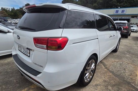 Kia Carnival 7-seater Limousine VIP — пробег 172 000 км — фото 4 из 5