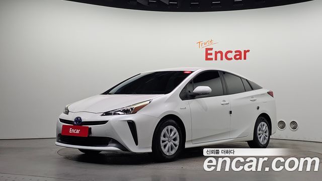 Toyota Prius 1.8 — пробег 80 972 км — фото 1 из 5