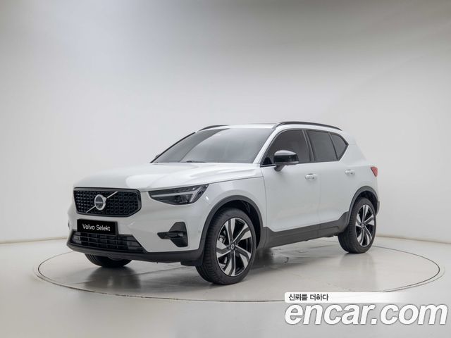 Volvo XC40 B4 Ultra Bright — пробег 809 км — фото 1 из 5