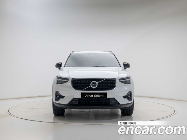 Volvo XC40 B4 Ultra Bright — пробег 809 км — фото 2 из 5