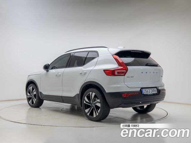 Volvo XC40 B4 Ultra Bright — пробег 809 км — фото 4 из 5