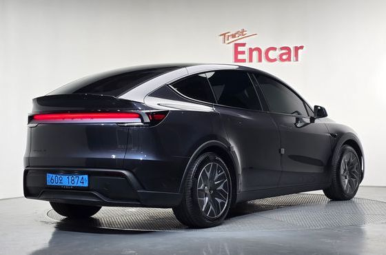 Tesla Model Y L Long Range AWD — пробег 3 228 км — фото 2 из 5