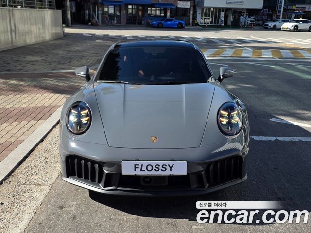 Porsche 911 Carrera 4 GTS — пробег 4 580 км — фото 3 из 5