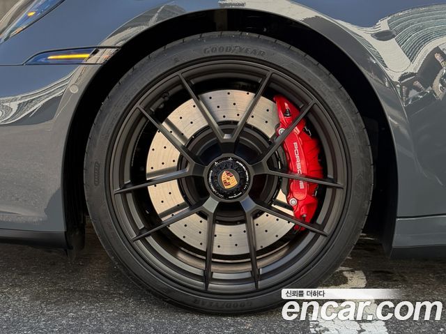 Porsche 911 Carrera 4 GTS — пробег 4 580 км — фото 5 из 5
