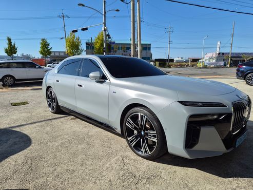 BMW i7 xDrive 60 M sport — пробег 77 000 км — фото 1 из 5