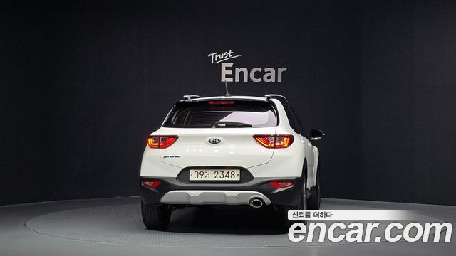 Kia Stonic из Кореи Encar