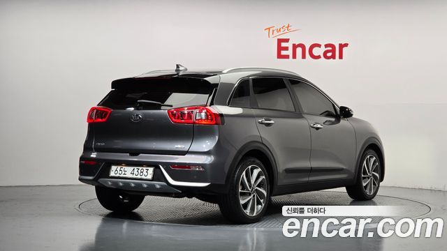 Kia Niro Prestige — пробег 140 070 км — фото 2 из 5