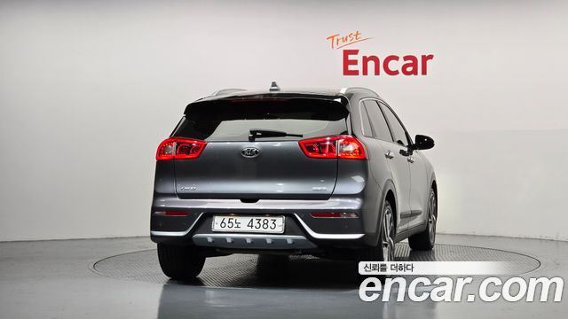 Kia Niro Prestige — пробег 140 070 км — фото 4 из 5