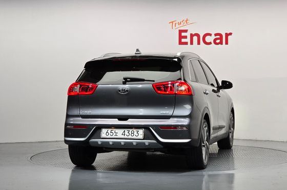Kia Niro Prestige — пробег 140 070 км — фото 4 из 5