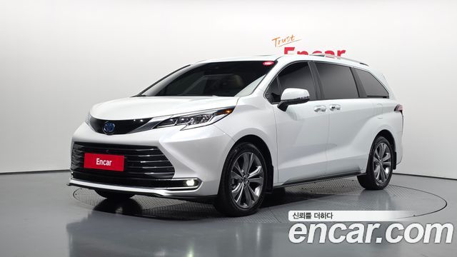 Toyota Sienna 2.5 Hybrid 2WD — пробег 18 784 км — фото 1 из 5