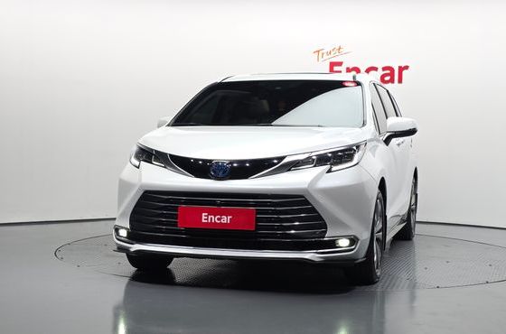 Toyota Sienna 2.5 Hybrid 2WD — пробег 18 784 км — фото 3 из 5