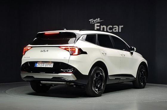 Kia Sportage HEV 1.6 2WD Signature — пробег 8 097 км — фото 2 из 5
