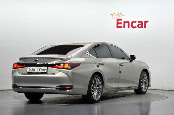 Lexus ES Luxury Plus — пробег 131 385 км — фото 2 из 5