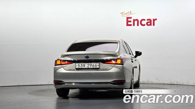 Lexus ES Luxury Plus — пробег 131 385 км — фото 4 из 5