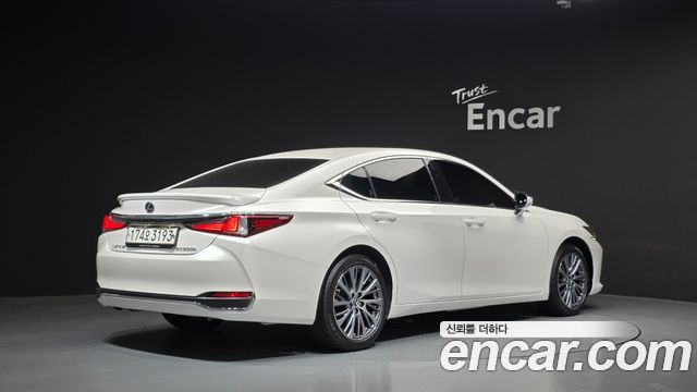 Lexus ES Luxury — пробег 84 825 км — фото 2 из 5