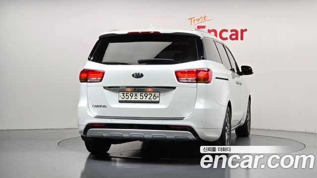 Kia Carnival из Кореи Encar