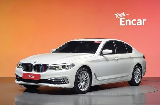 BMW 5-Series 520i Luxury — пробег 64 040 км — фото 1 из 5