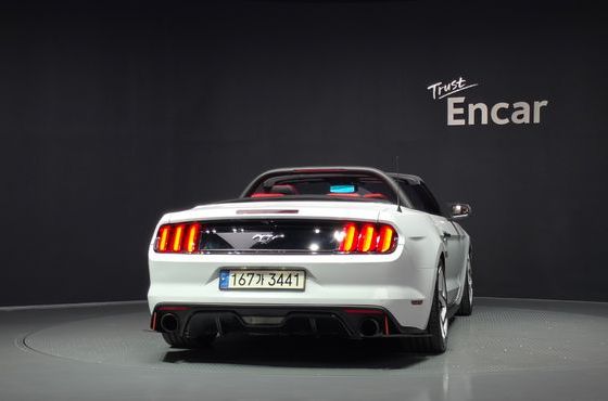 Ford Mustang Convertible — пробег 124 645 км — фото 4 из 5