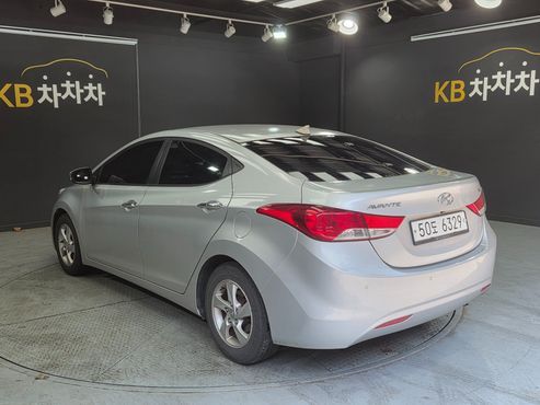 Hyundai AVANTE M16 GDI Smart — пробег 191 000 км — фото 4 из 5