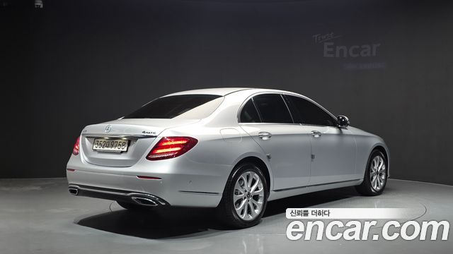 Mercedes-Benz E-Class из Кореи Encar