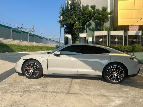 Porsche Taycan 4S — пробег 13 946 км — фото 2 из 5