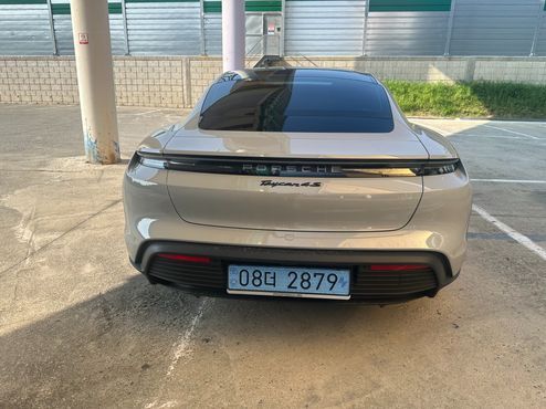 Porsche Taycan 4S — пробег 13 946 км — фото 4 из 5