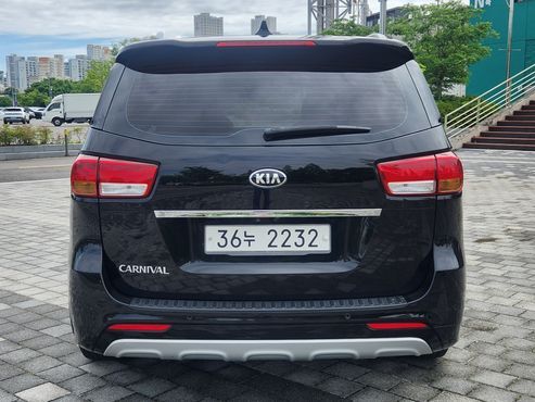 Kia Carnival 9-seater Prestige — пробег 108 175 км — фото 3 из 5
