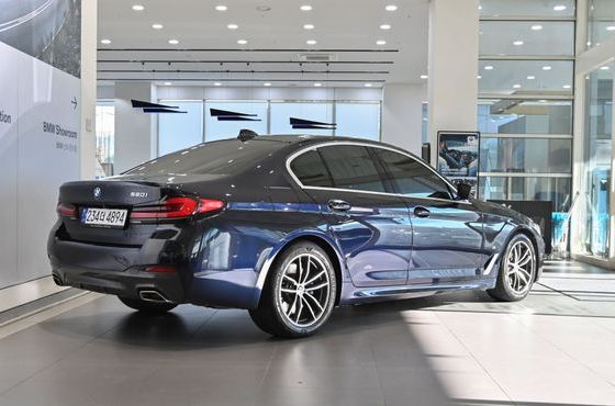 BMW 5-Series 520i M Sport — пробег 44 063 км — фото 2 из 3