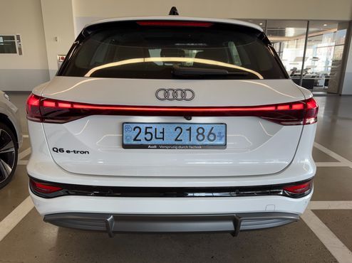 Audi Q6 e-tron S Line — пробег 300 км — фото 4 из 5