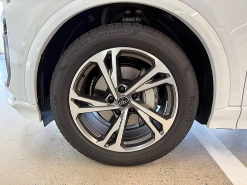 Audi Q6 e-tron S Line — пробег 300 км — фото 5 из 5