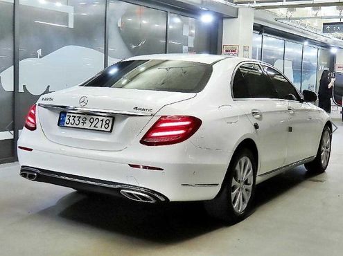 Mercedes-Benz E-Class E220d 4MATIC Exclusive — пробег 141 350 км — фото 4 из 5