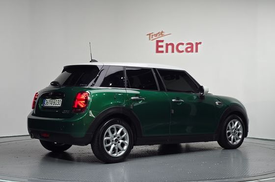 Mini Cooper 5Door HIGH 3rd — пробег 37 755 км — фото 2 из 5