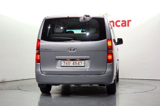 Hyundai Starex 12-Seater Wagon Smart — пробег 128 924 км — фото 4 из 5