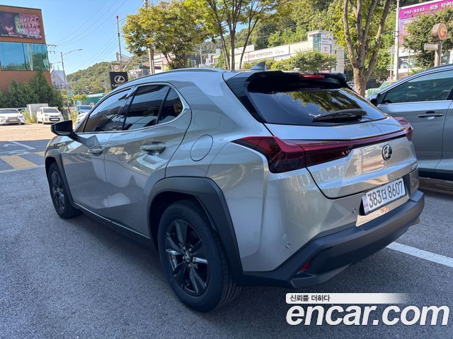 Lexus UX 2.0 2WD — пробег 654 км — фото 4 из 5