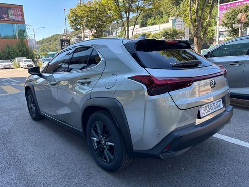 Lexus UX 2.0 2WD — пробег 654 км — фото 4 из 5