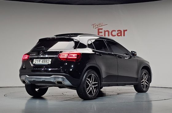 Mercedes-Benz GLA-Class GLA220 Premium — пробег 75 433 км — фото 2 из 5