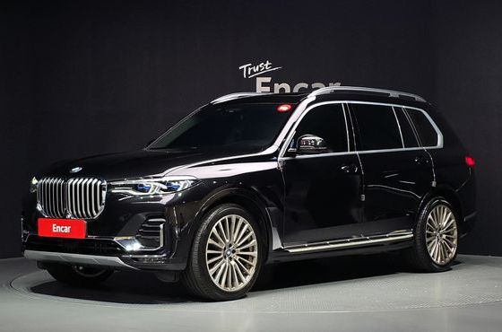 BMW X7 xDrive 40i Design Pure Excellence 6-Seater — пробег 67 032 км — фото 1 из 5